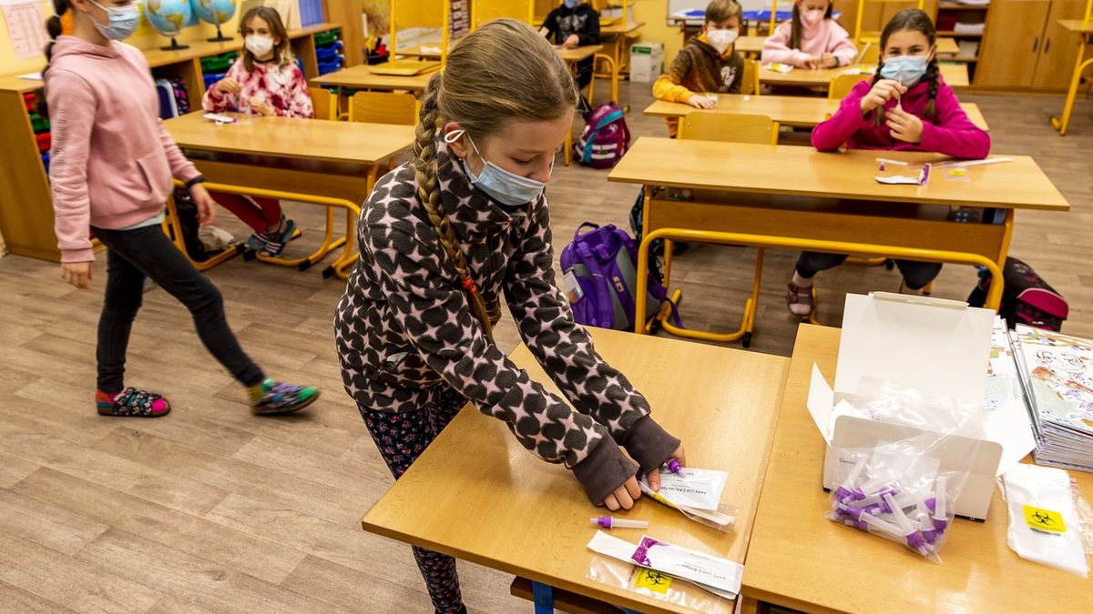 Testy ve školách: Pozitivní opět jen hrstka dětí